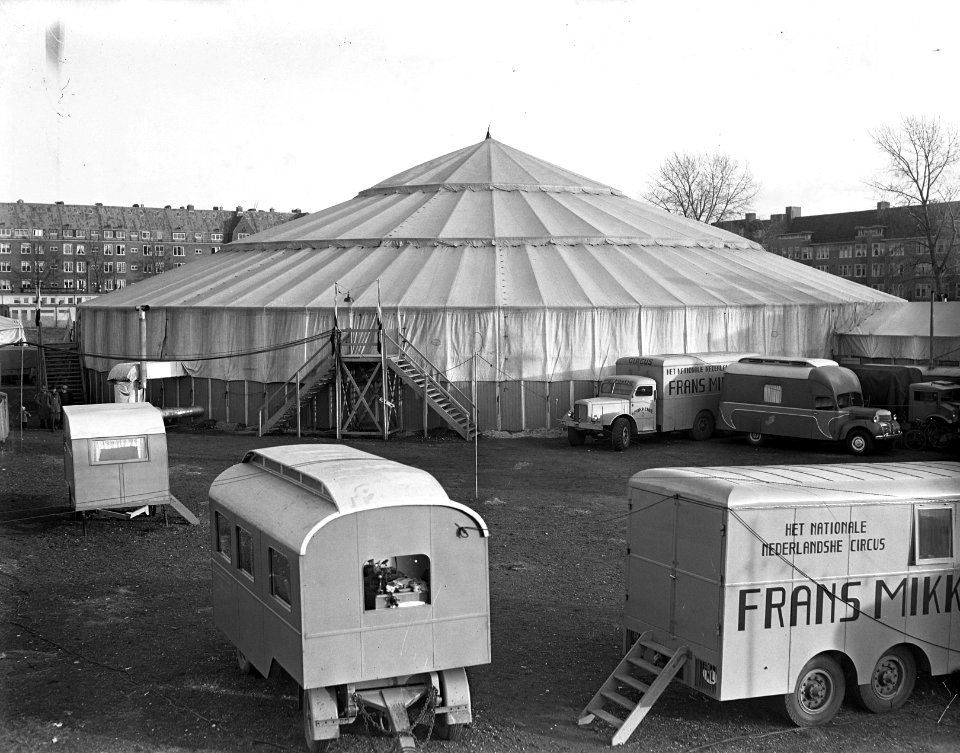 Circus Mikkenie . Exterieur tent, Bestanddeelnr 903-0899