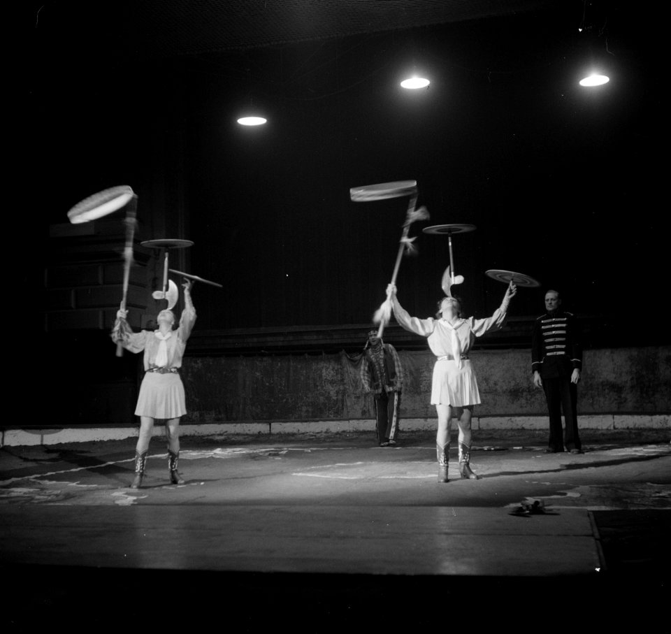 Circus Strassburger, Bestanddeelnr 903-1493