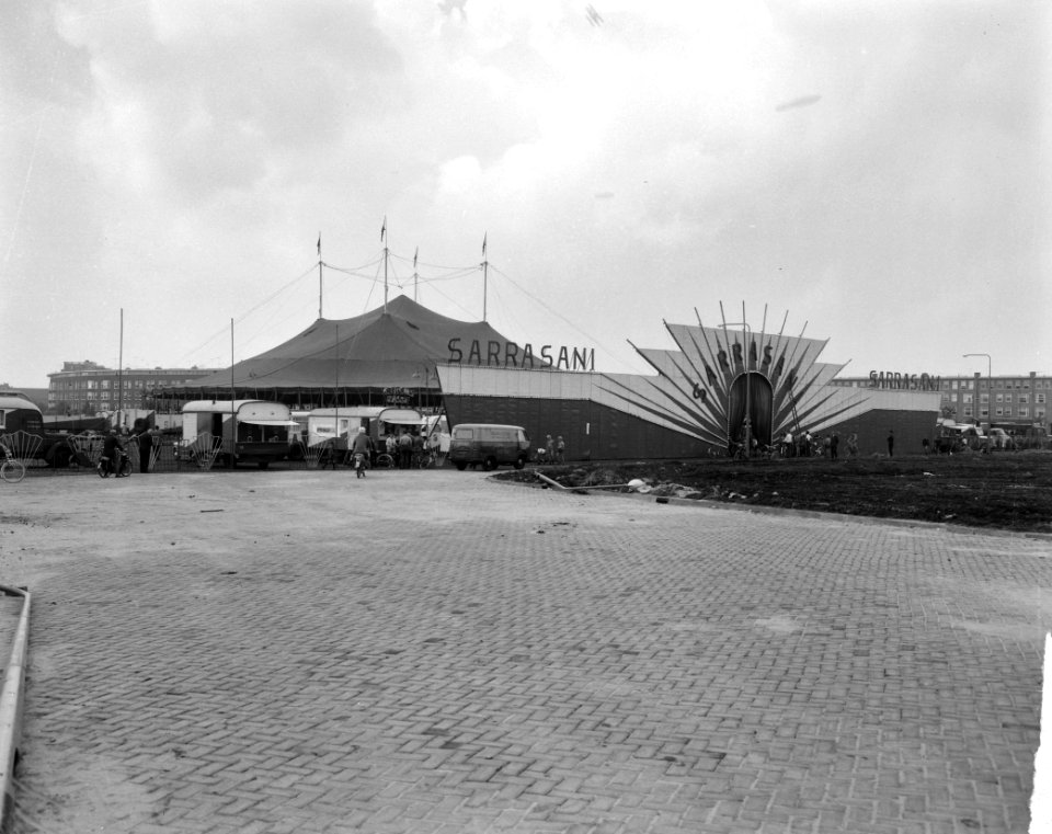 Circus Sarrasani in Amsterdam aan J van Galenstraat Overzicht Circus Sarrasan, Bestanddeelnr 915-4045