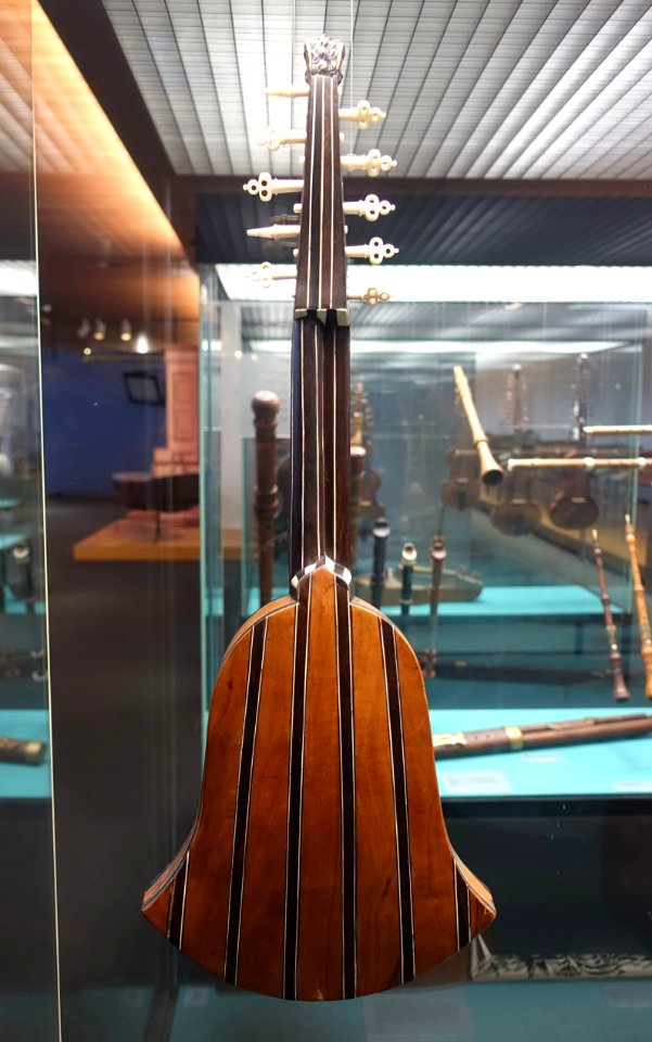 Cittern (Hamburger Cithrinchen), view 2, Hamburg, late 1600s - Germanisches Nationalmuseum - Nuremberg, Germany - DSC03286