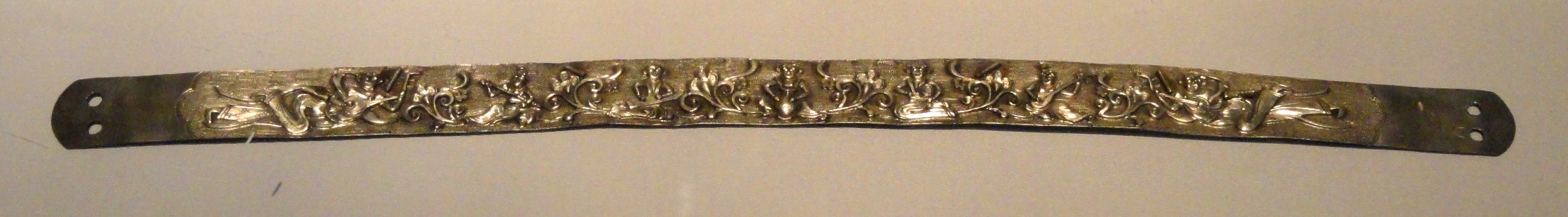 Circlet with musicians and apsara, Tang dynasty, 8th century AD, silver with gilding - Freer Gallery of Art - DSC05732