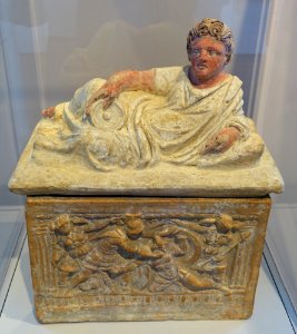 Cinerary Urn with Reclining Man and Battle Scene, Etruscan, probably from Clusium (Chiusi), first half of 2nd century BC, painted terracotta - Arthur M. Sackler Museum, Harvard University - DSC01490