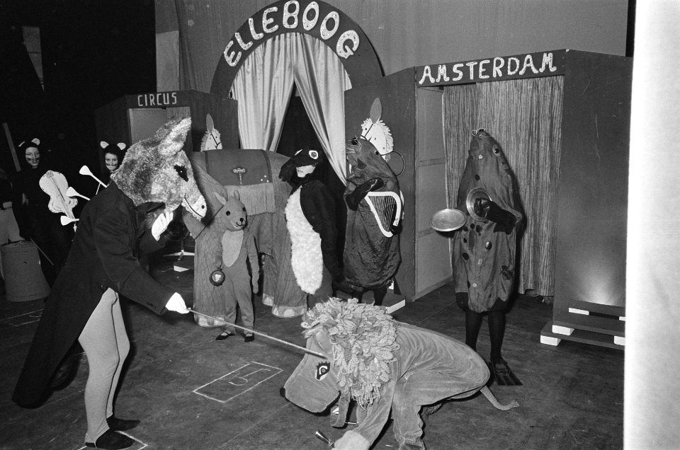 Circus Elleboog in nieuwe De La Mar theater , het dierenorkest, Bestanddeelnr 919-9200
