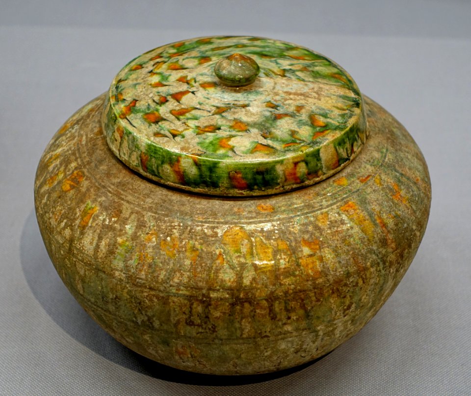 Cinerary urn, excavated at Ai, Ibaraki-shi, Osaka, Nara period, 700s AD, ceramic with three-color glaze - Tokyo National Museum - Ueno Park, Tokyo, Japan - DSC09188