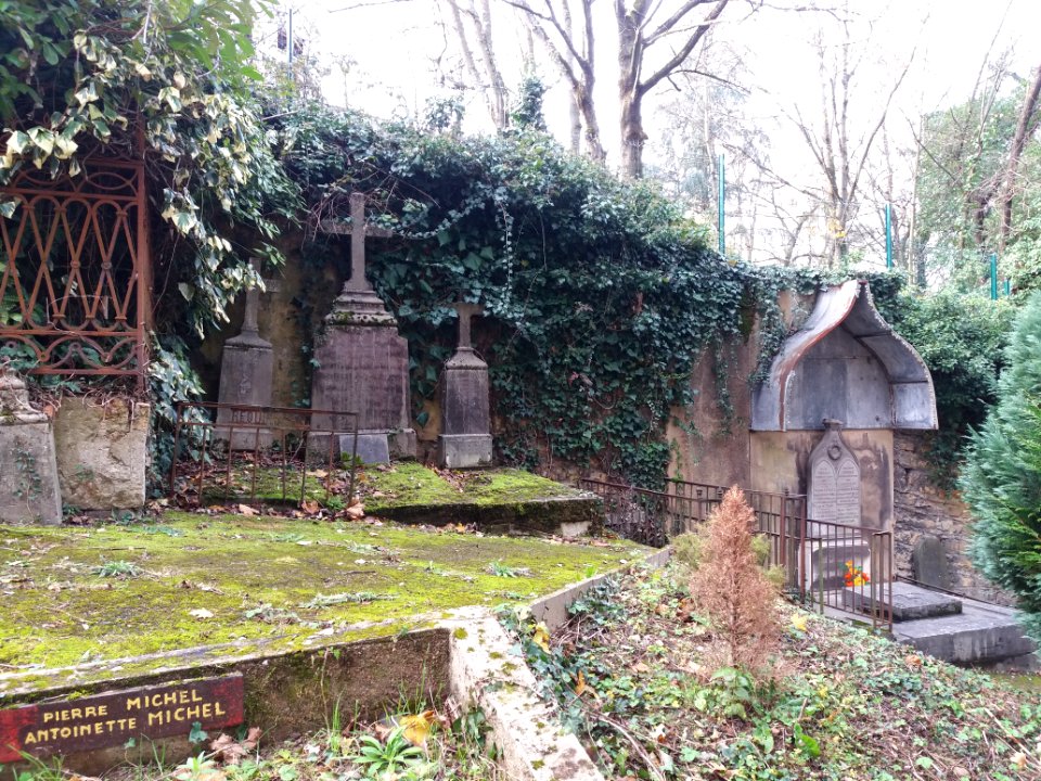 Cimetière de Cuire - Tombes 8