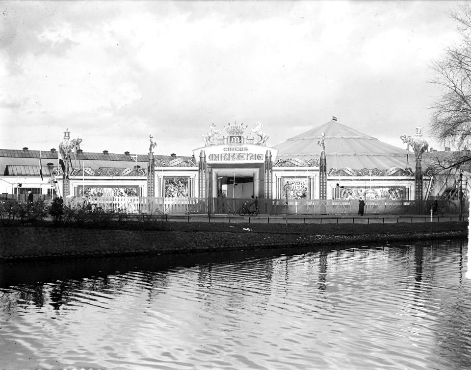 Circus Mikkenie . Exterieur tent, Bestanddeelnr 903-0902