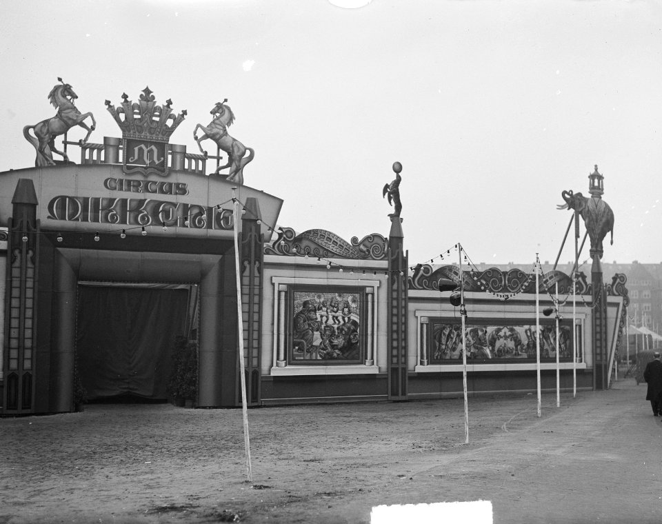 Circus Mikkenie. Exterieur rechterhelft, Bestanddeelnr 903-0922