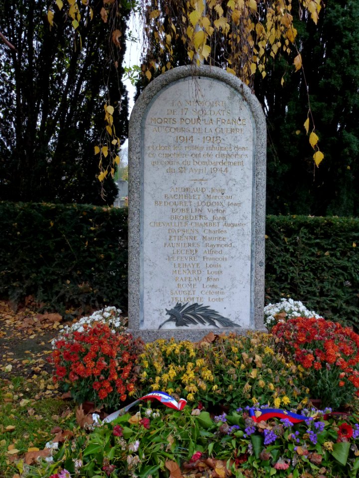 Cimetière parisien de Saint-Ouen, monument du carré militaire