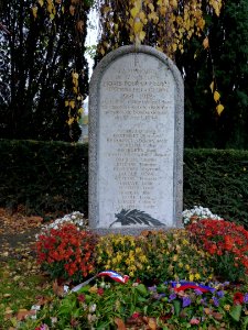 Cimetière parisien de Saint-Ouen, monument du carré militaire