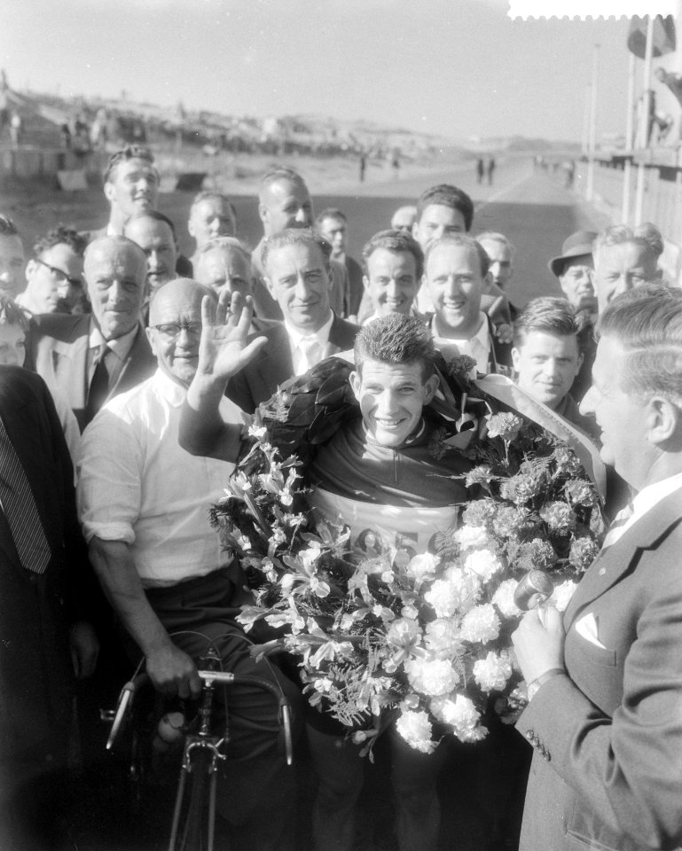 Circuit van Zandvoort wielrennen voor het kampioenschap van Nederland op de weg , Bestanddeelnr 910-4279