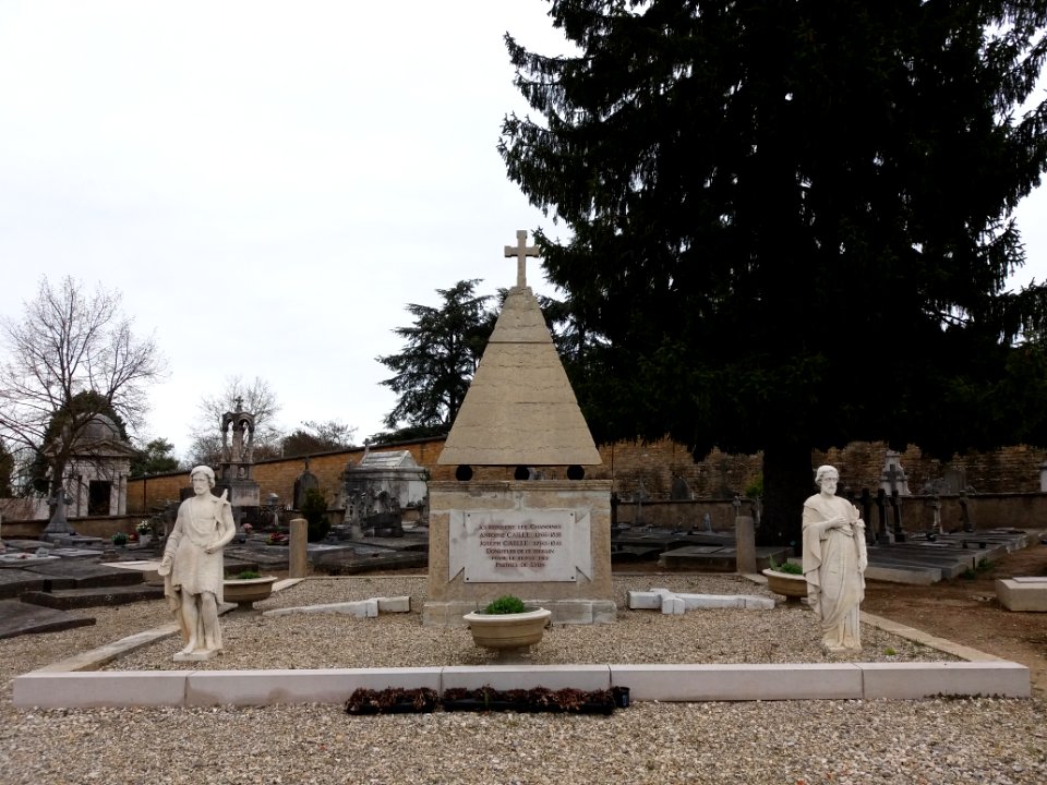 Cimetière de Loyasse - Ancien - Cimetière des prêtres - Monument central