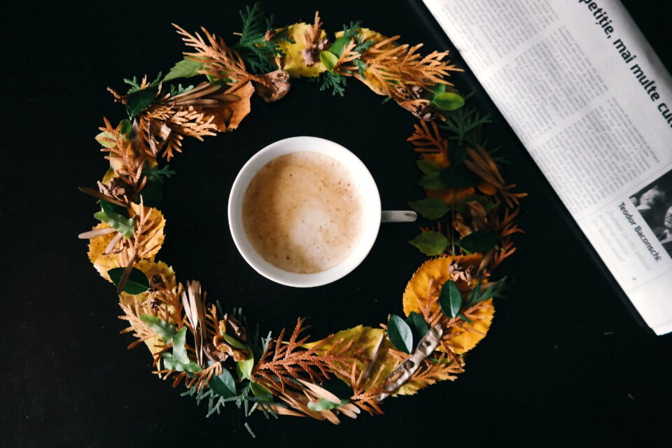 Leaves mug newspaper