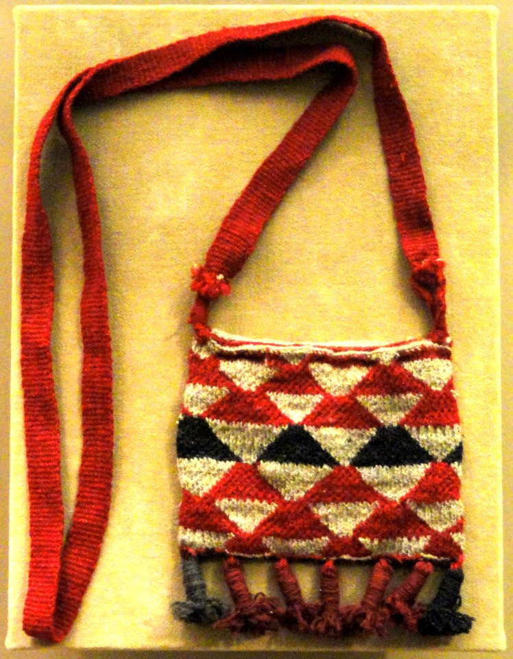 Chulupi (Nivaclé) bag - South American objects in the American Museum of Natural History - DSC06043