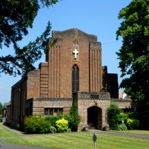 Christ Church United Reformed Church, Epsom Road, Leatherhead (July 2013) (2)