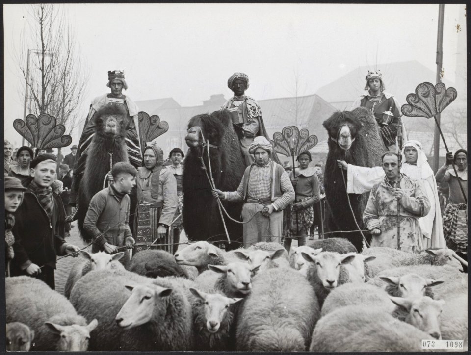 Christelijke feestdagen, folklore, kostuums, driekoningenfeest, Bestanddeelnr 073-1098