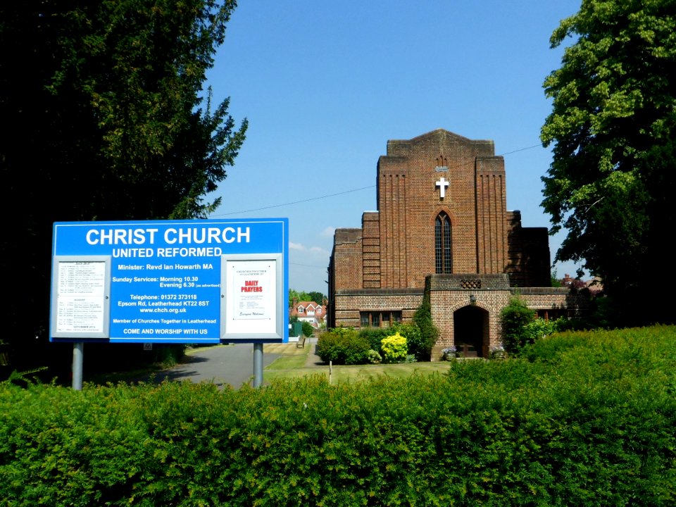 Christ Church United Reformed Church, Epsom Road, Leatherhead (July 2013) (1)