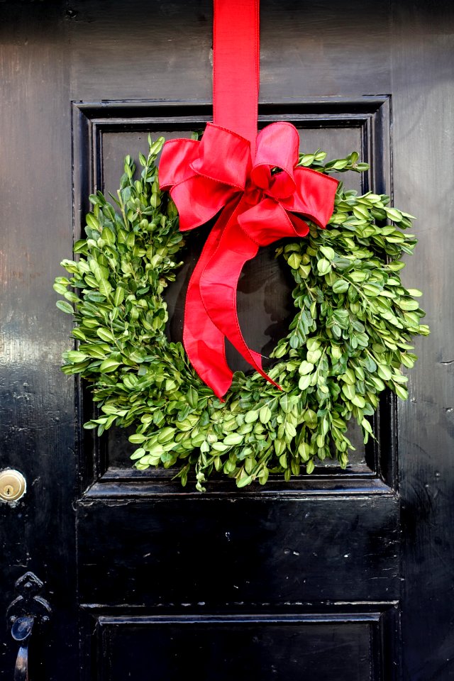 Christmas wreath, Beacon Hill - Boston, MA - DSC05517