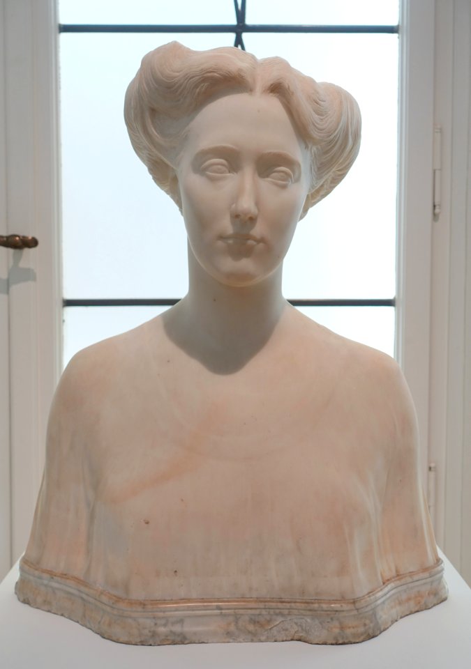 Christa Winsloe by Heinrich Jobst, 1906-1908, marble - Museum Künstlerkolonie Darmstadt - Mathildenhöhe - Darmstadt, Germany - DSC06026