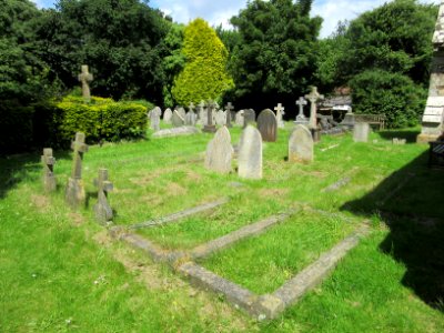Christ Church, Broadway, Sandown (July 2016) (Churchyard) (2)