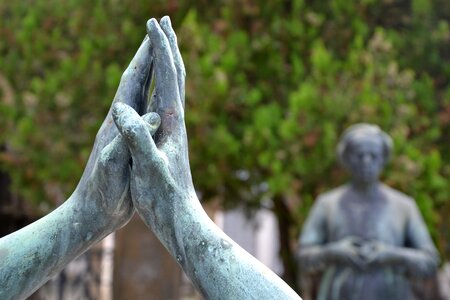 Stone figure finger art