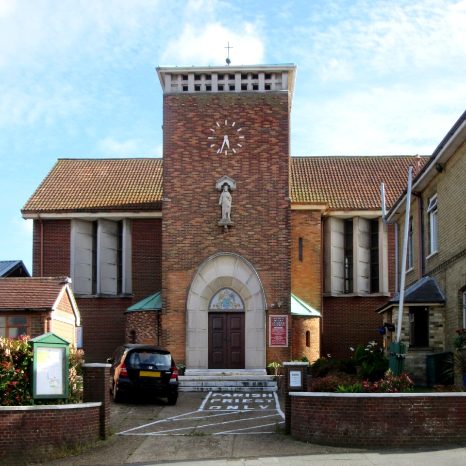 Church of The Sacred Heart of Jesus, Atherley Road, Shanklin (July 2016) (4)