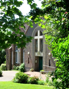 Church of the Holy Redeemer, Upper Church Road, Hollington, Hastings (June 2015) (5)