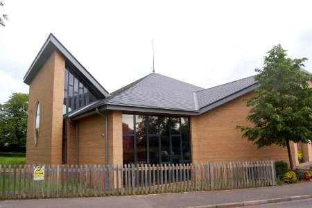 Church of the Sacred Heart and St Peter the Apostle, London Road, Waterlooville (May 2019) (3)
