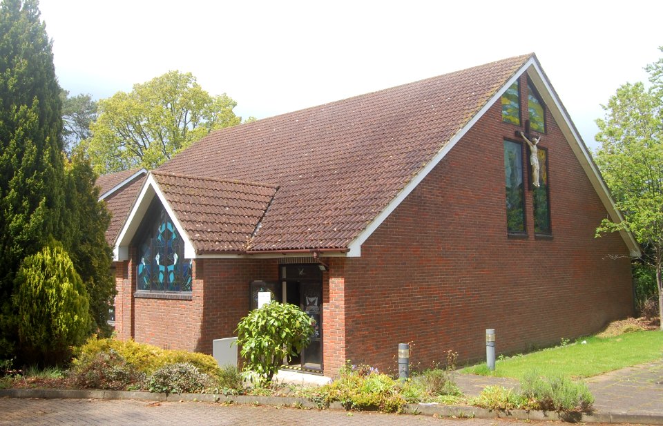 Church of the Sacred Heart, High Street, Bordon (May 2021) (4)