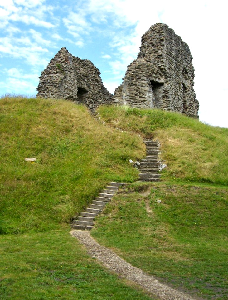 Christchurch Castle, motte and keep