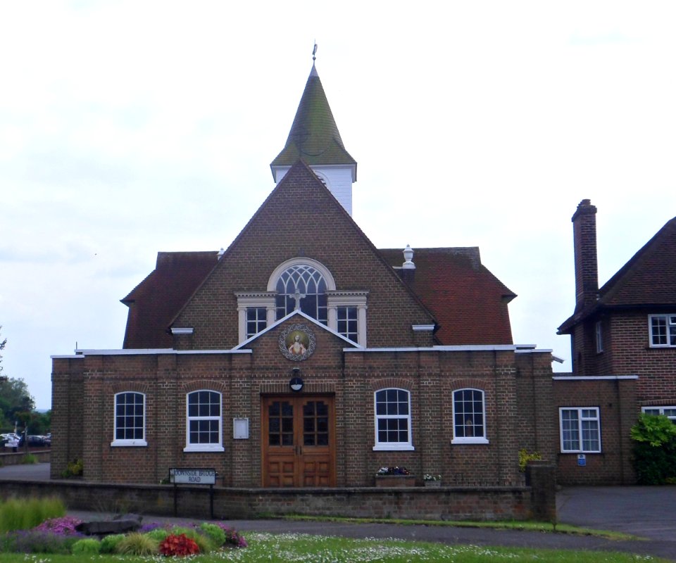 Church of the Sacred Heart, Downside Bridge Road, Cobham (May 2014) (6)