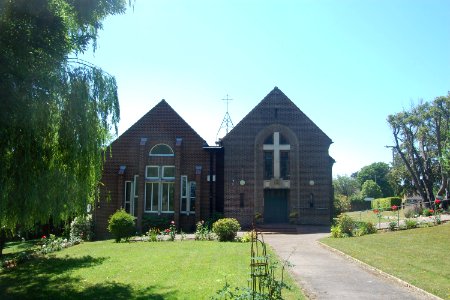 Church of the Holy Redeemer, Upper Church Road, Hollington, Hastings (June 2020) (3)