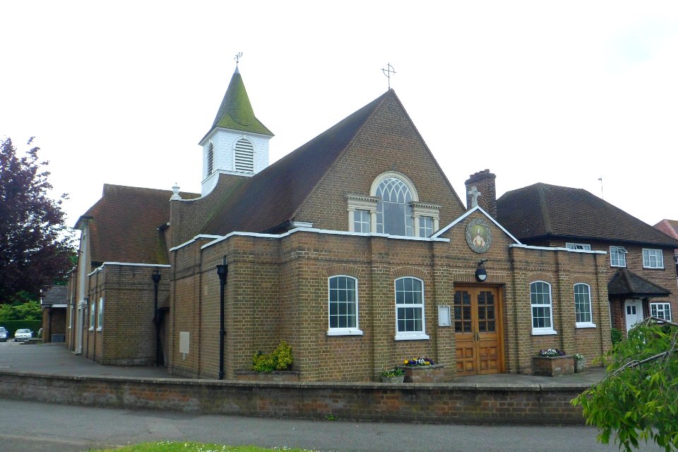 Church of the Sacred Heart, Downside Bridge Road, Cobham (May 2014) (2)