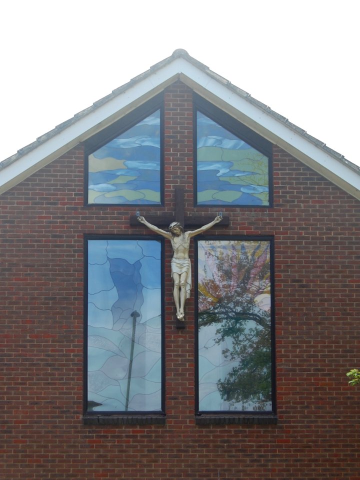 Church of the Sacred Heart, High Street, Bordon (May 2021) (3)