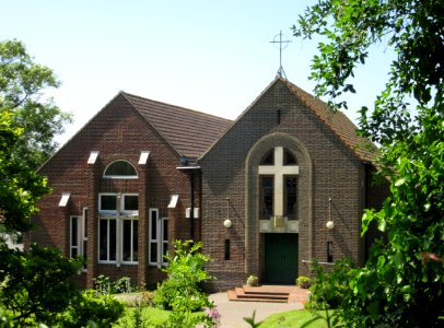 Church of the Holy Redeemer, Upper Church Road, Hollington, Hastings (June 2015) (3)
