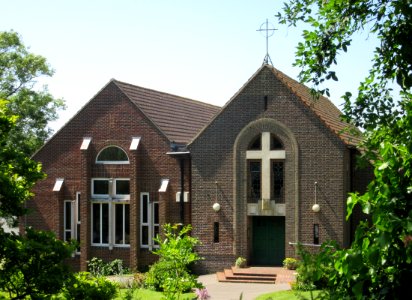 Church of the Holy Redeemer, Upper Church Road, Hollington, Hastings (June 2015) (4)