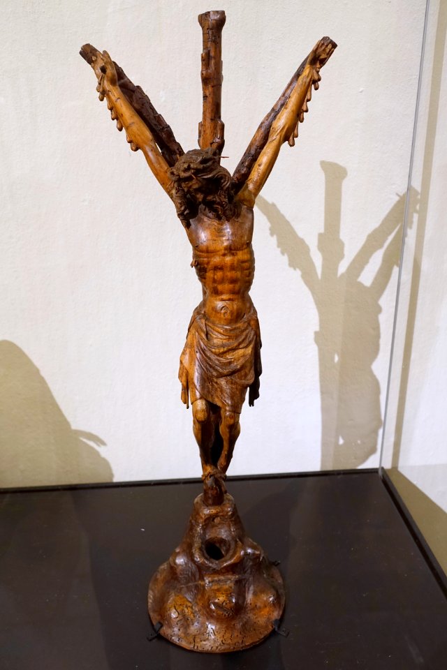 Christ on the Cross, Cologne, c. 1390-1400, walnut, beech - Museum Schnütgen - Cologne, Germany - DSC00064