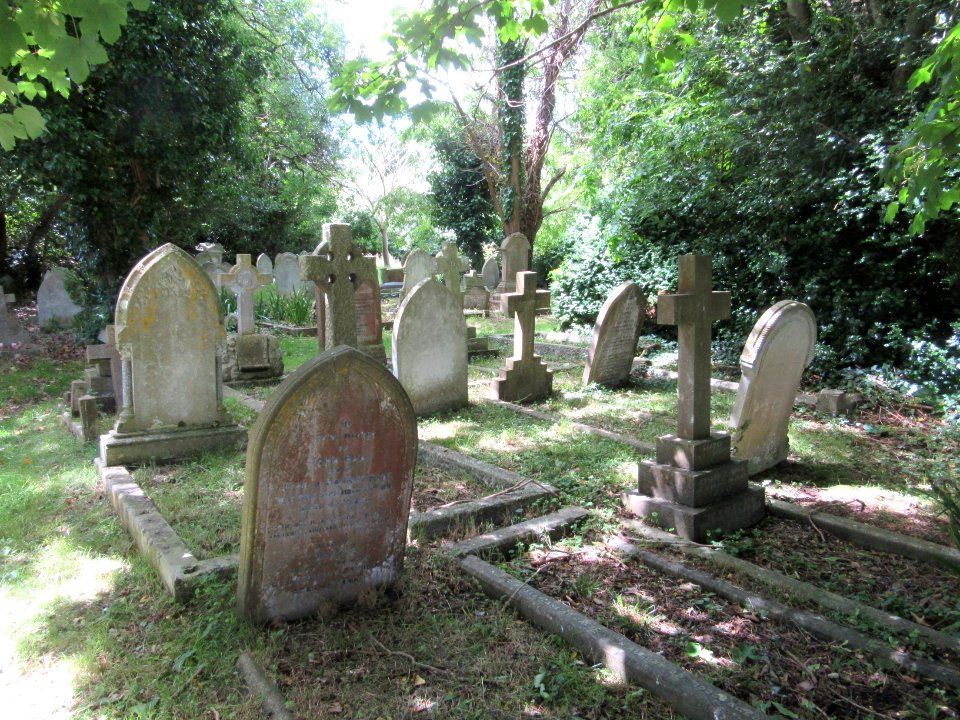 Christ Church, Broadway, Sandown (July 2016) (Churchyard) (4)