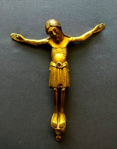 Christ crucified from a Processional Cross, by the circle of Rober of Halmarshausen, Lower Saxony, c. 1100, cast bronze - Museum Schnütgen - Cologne, Germany - DSC09960