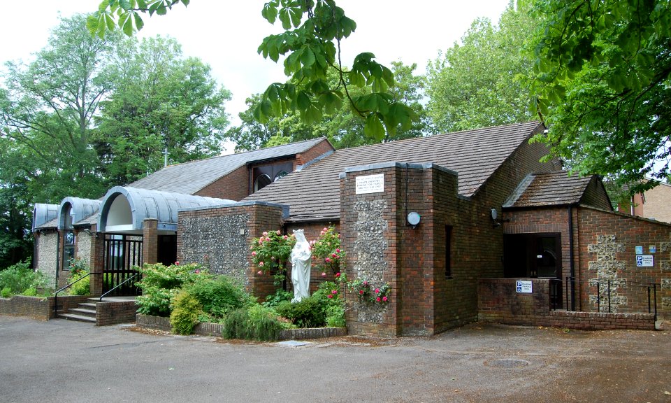Church of Our Lady Queen of Apostles, Martin Road, Bishop's Waltham (May 2019) (4)