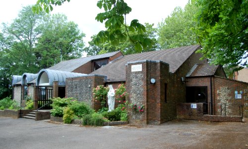 Church of Our Lady Queen of Apostles, Martin Road, Bishop's Waltham (May 2019) (4)