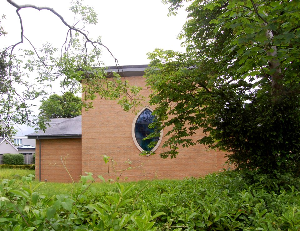 Church of the Sacred Heart and St Peter the Apostle, London Road, Waterlooville (May 2019) (2)