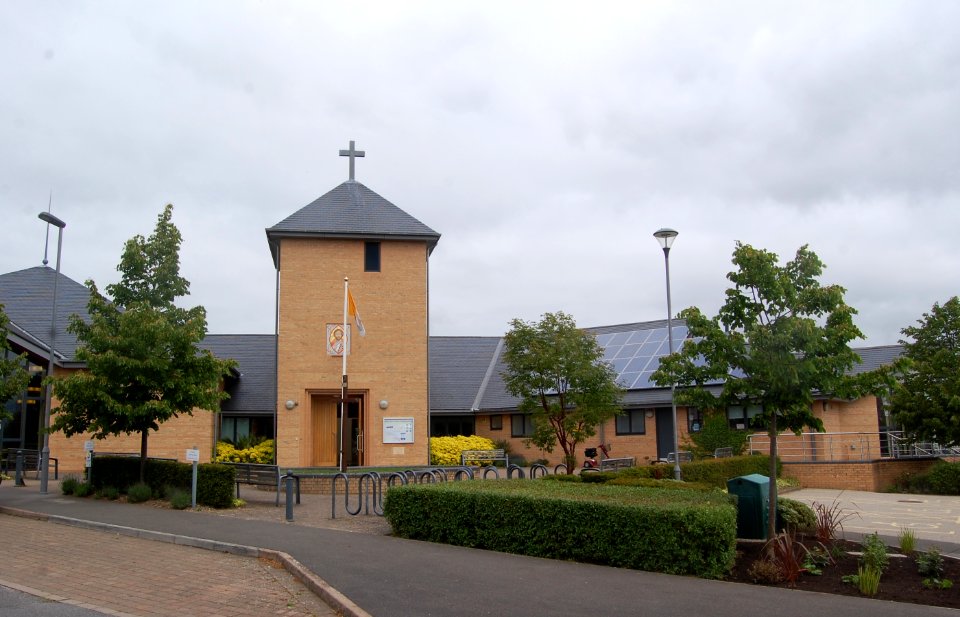 Church of the Sacred Heart and St Peter the Apostle, London Road, Waterlooville (May 2019) (4)