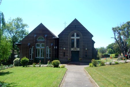 Church of the Holy Redeemer, Upper Church Road, Hollington, Hastings (June 2020) (1)