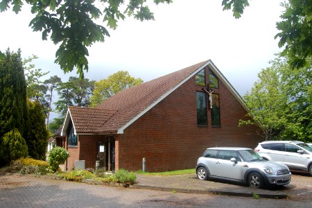 Church of the Sacred Heart, High Street, Bordon (May 2021) (1)