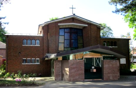 Church of Our Lady Help of Christians, Madeira Road, West Byfleet (June 2015) (2)