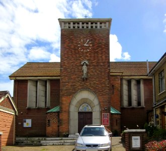 Church of The Sacred Heart of Jesus, Atherley Road, Shanklin (July 2016) (1)