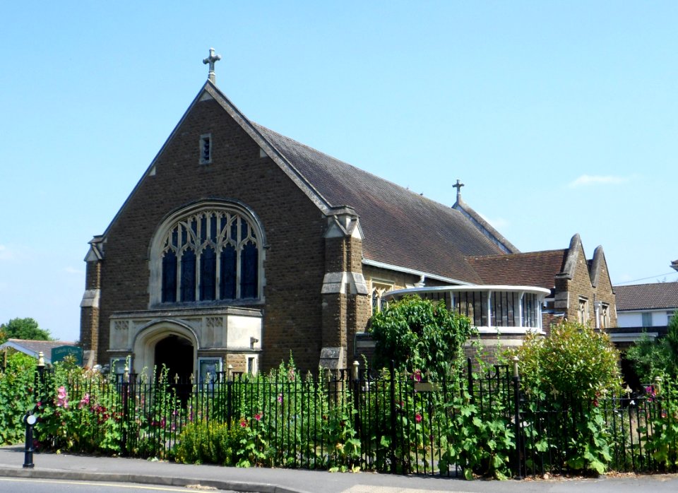 Church of Our Lady and St Peter, Garlands Road, Leatherhead (July 2014) (4)