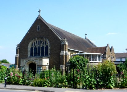 Church of Our Lady and St Peter, Garlands Road, Leatherhead (July 2014) (4)
