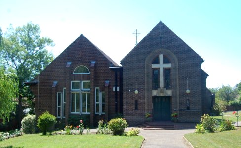 Church of the Holy Redeemer, Upper Church Road, Hollington, Hastings (June 2020) (2)
