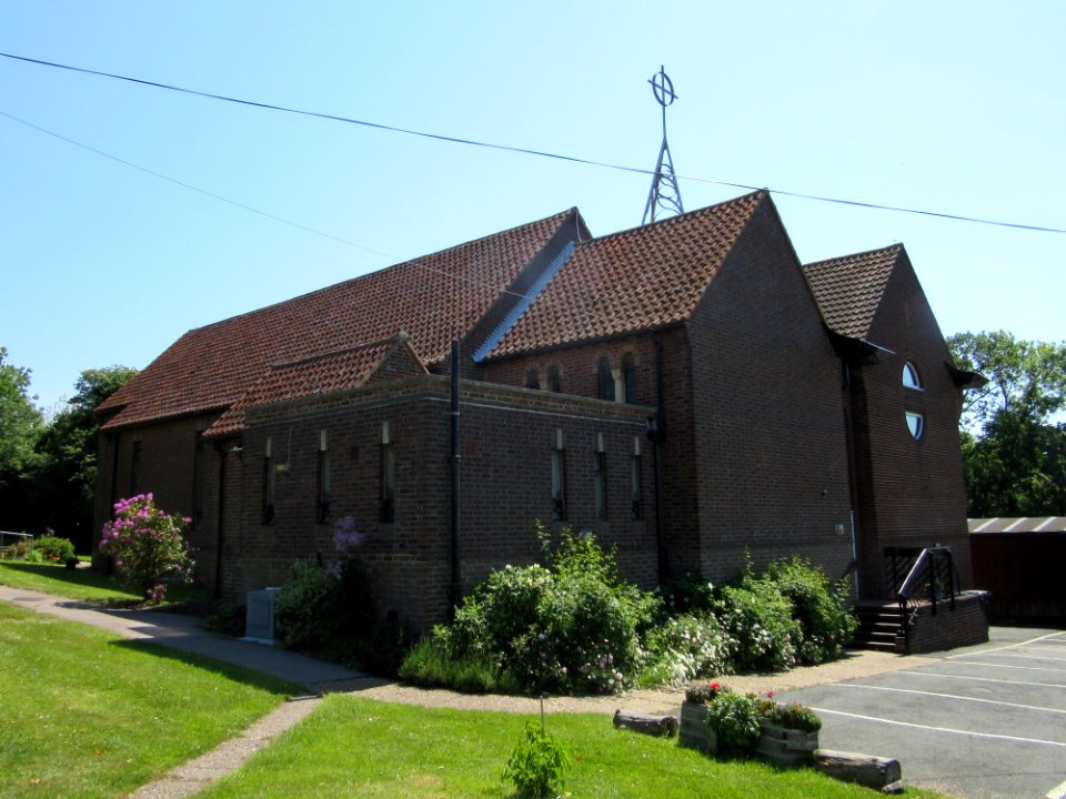 Church of the Holy Redeemer, Upper Church Road, Hollington, Hastings (June 2015) (1)